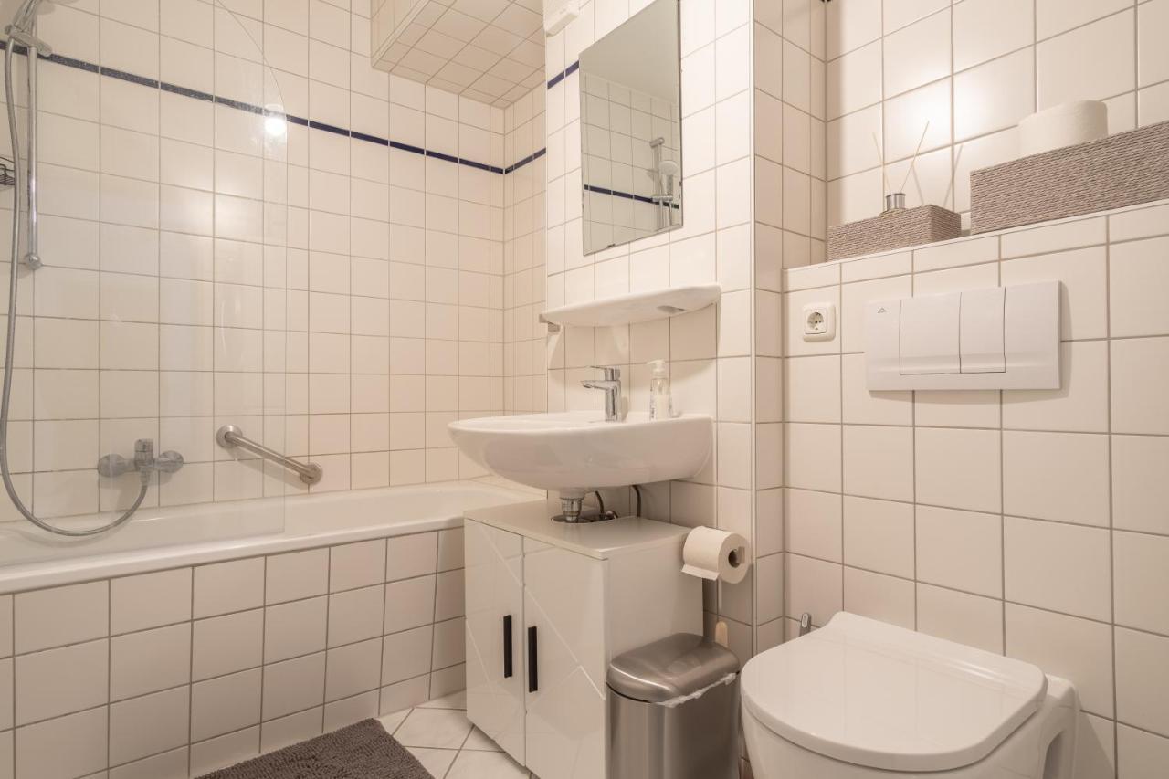 Ferienwohnung Arbeitsplatz, Balkon, Tiefgarage nähe neue Messe Leipzig Exterior foto