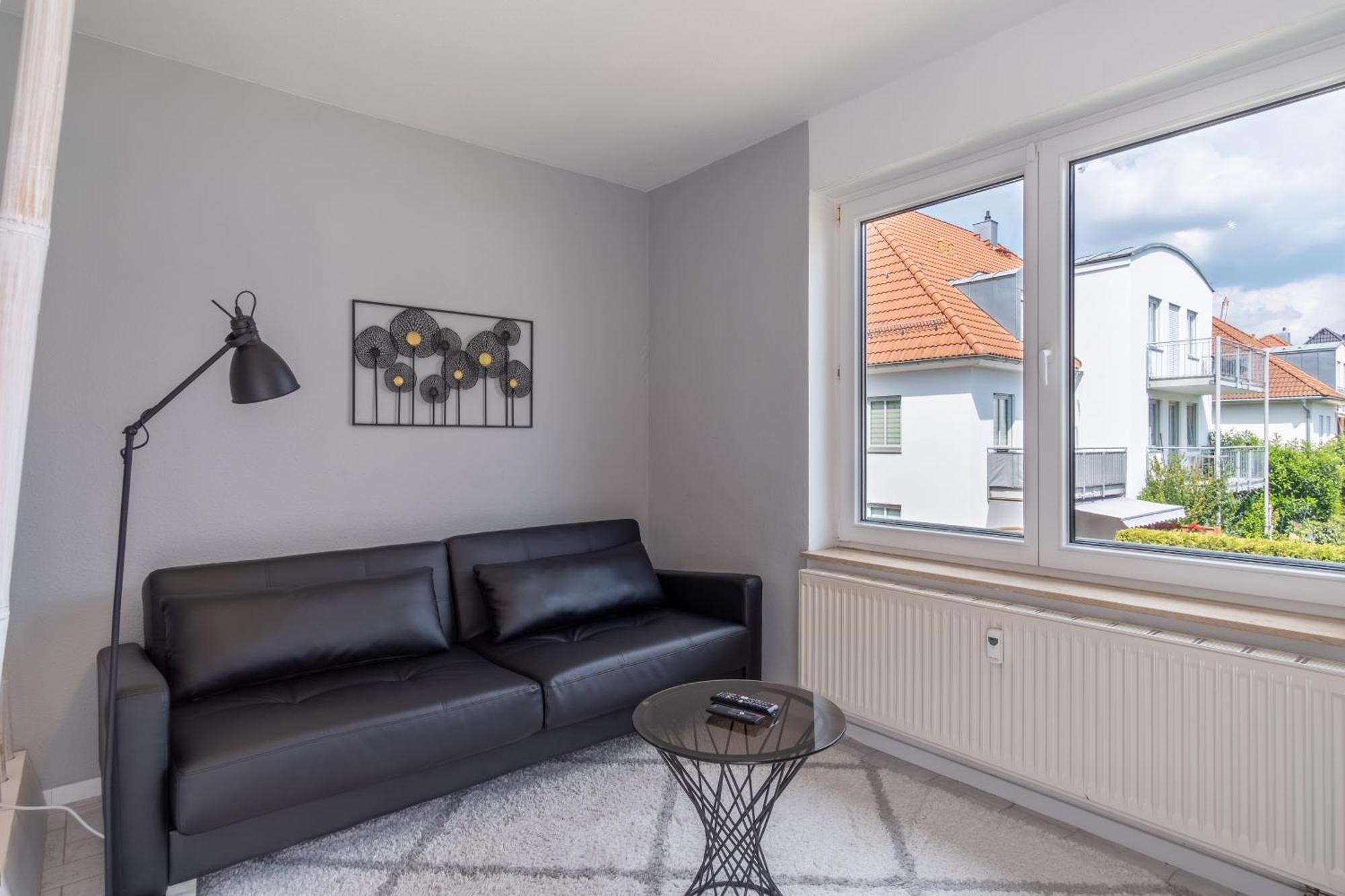 Ferienwohnung Arbeitsplatz, Balkon, Tiefgarage nähe neue Messe Leipzig Exterior foto