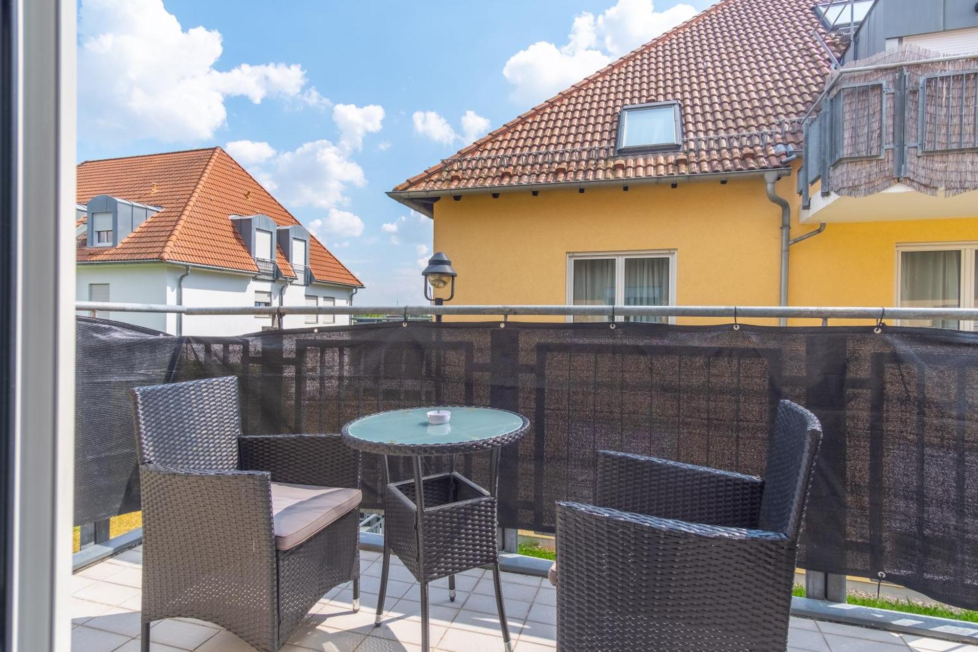 Ferienwohnung Arbeitsplatz, Balkon, Tiefgarage nähe neue Messe Leipzig Exterior foto
