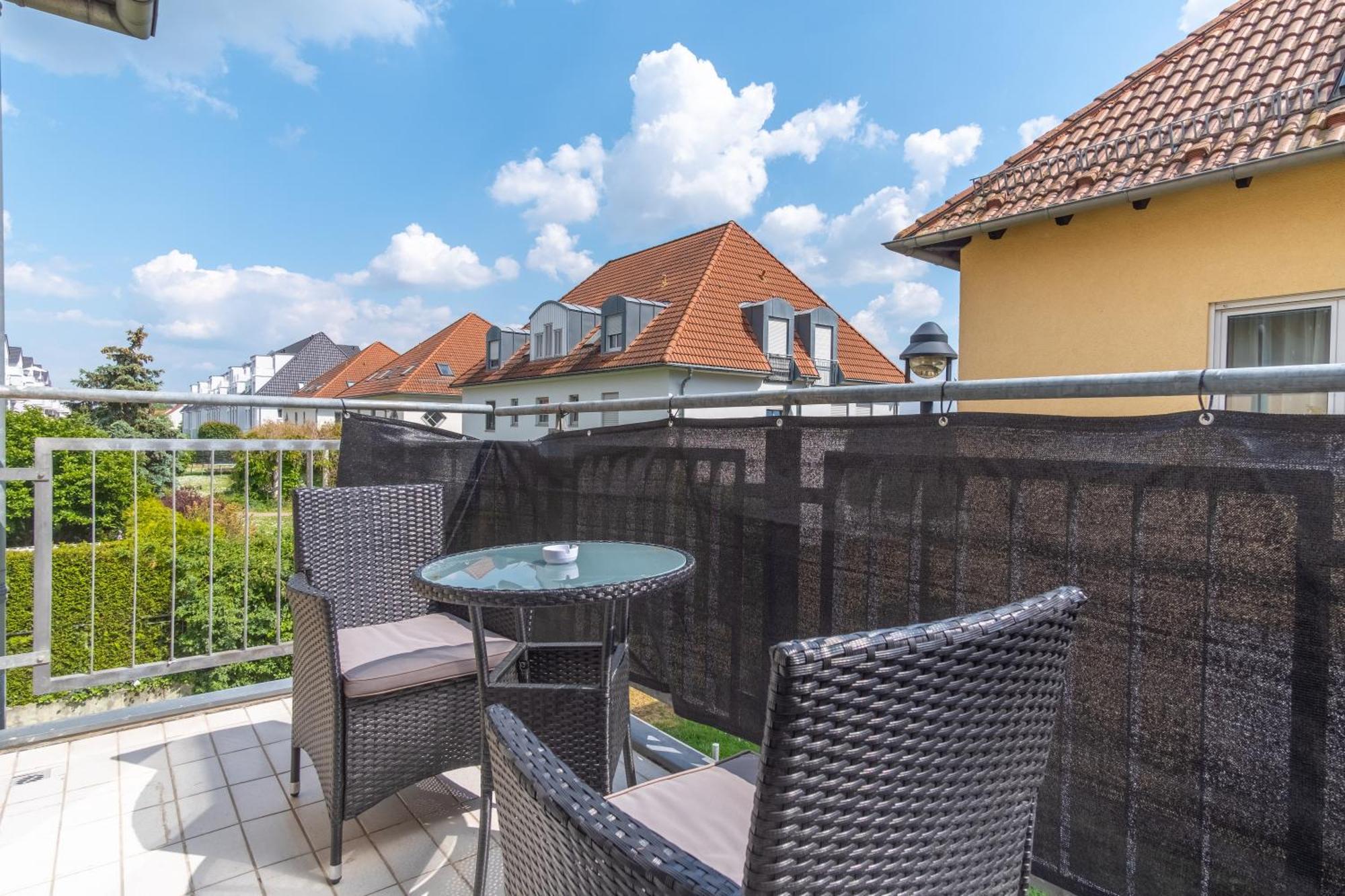 Ferienwohnung Arbeitsplatz, Balkon, Tiefgarage nähe neue Messe Leipzig Exterior foto
